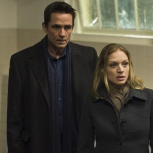 Still of Billy Campbell and Kristin Lehman in Zmogzudyste (2011)