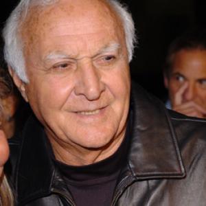 Robert Loggia at event of Finding Neverland (2004)