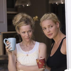 Still of Katherine Heigl and Leslie Mann in Knocked Up 2007