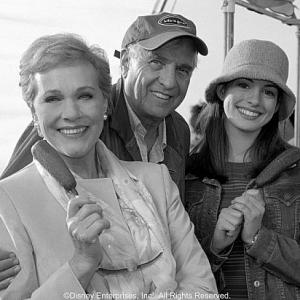 Julie Andrews Anne Hathaway and Garry Marshall in The Princess Diaries 2001