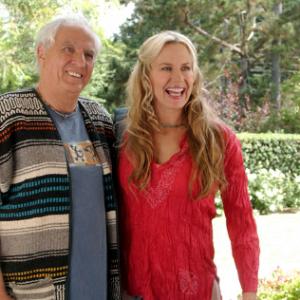 Still of Daryl Hannah and Garry Marshall in Keeping Up with the Steins (2006)