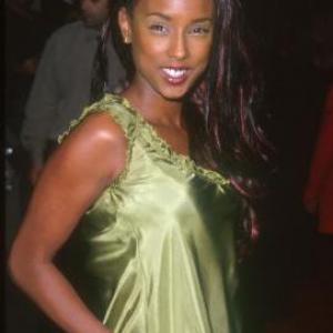 Trina McGee at event of For Love of the Game (1999)