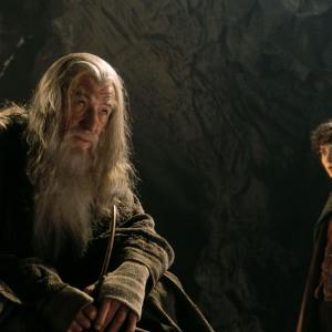 Still of Elijah Wood and Ian McKellen in Ziedu Valdovas: Ziedo brolija (2001)