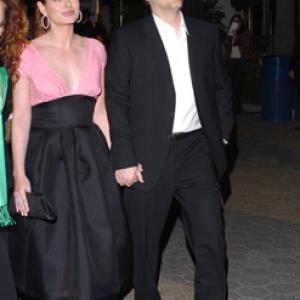 Debra Messing and Daniel Zelman at event of The Wedding Date 2005