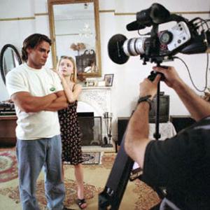 Izabella Miko and Cristián de la Fuente in Minimal Knowledge (2002)