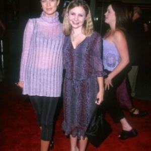 Ashley Tesoro and Beverley Mitchell at event of Drive Me Crazy (1999)