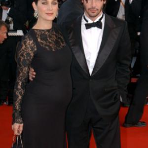 Keanu Reeves and Carrie-Anne Moss at event of Matrica: Perkrauta (2003)