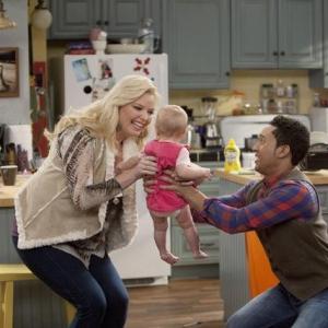 Still of Tahj Mowry and Melissa Peterman in Baby Daddy 2012