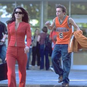 Still of Angie Harmon and Frankie Muniz in Agent Cody Banks (2003)