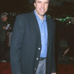 Kevin Nealon at event of Battlefield Earth (2000)