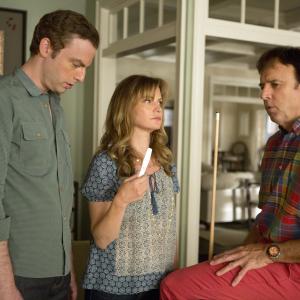 Jennifer Jason Leigh and Kevin Nealon in Weeds 2005