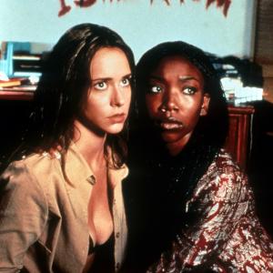 Still of Jennifer Love Hewitt and Brandy Norwood in As vis dar zinau, ka veikei ana vasara (1998)