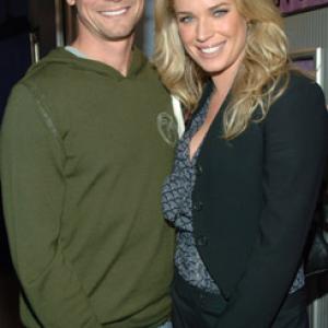 Jerry O'Connell and Rebecca Romijn at event of Total Request Live (1999)