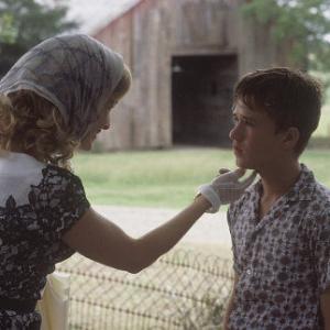 Still of Kyra Sedgwick and Haley Joel Osment in Secondhand Lions 2003