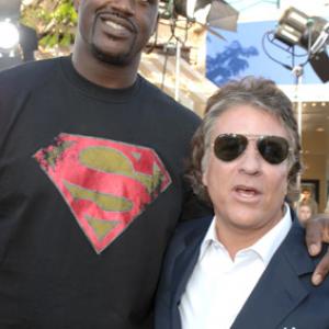 Jon Peters and Shaquille ONeal at event of Superman Returns 2006