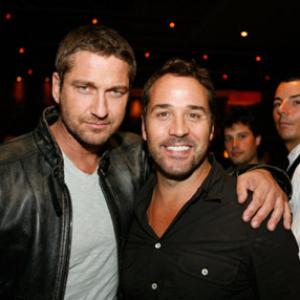 Jeremy Piven and Gerard Butler at event of Perskaityk ir sudegink (2008)