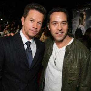 Mark Wahlberg and Jeremy Piven at event of Snaiperis (2007)