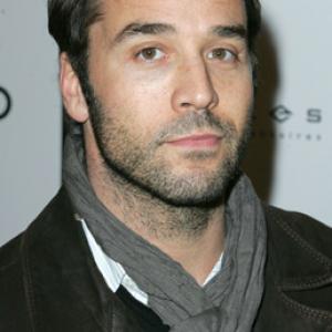 Jeremy Piven at event of After the Sunset (2004)