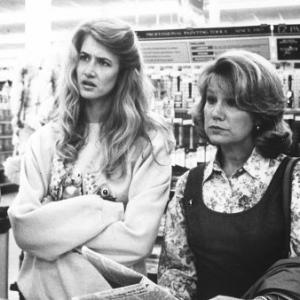 Still of Laura Dern and Mary Kay Place in Citizen Ruth 1996