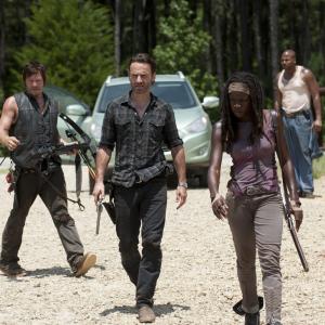 Still of Norman Reedus, Andrew Lincoln and Danai Gurira in Vaiksciojantys negyveliai: When the Dead Come Knocking (2012)