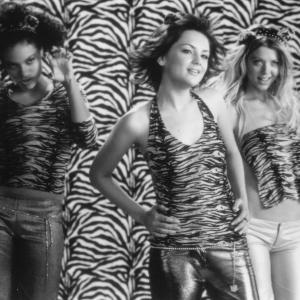 Still of Rachael Leigh Cook, Tara Reid and Rosario Dawson in Josie and the Pussycats (2001)