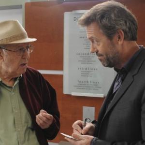 Still of Carl Reiner and Hugh Laurie in Hausas 2004