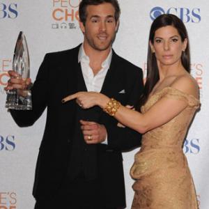 Sandra Bullock and Ryan Reynolds at event of The 36th Annual Peoples Choice Awards 2010