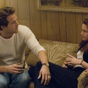 Still of Ryan Reynolds and Kristen Stewart in Adventureland (2009)
