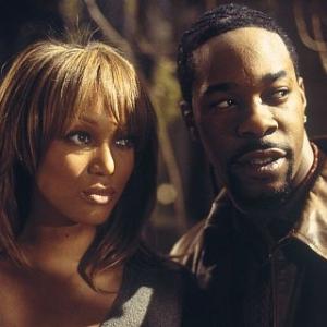 Still of Tyra Banks and Busta Rhymes in Halloween: Resurrection (2002)