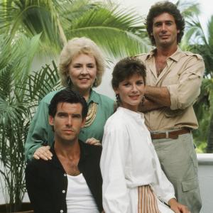 Still of Pierce Brosnan, Stephanie Zimbalist, Doris Roberts and Jack Scalia in Remington Steele (1982)