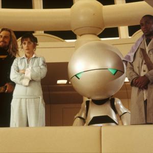 Still of Sam Rockwell and Yasiin Bey in The Hitchhikers Guide to the Galaxy 2005