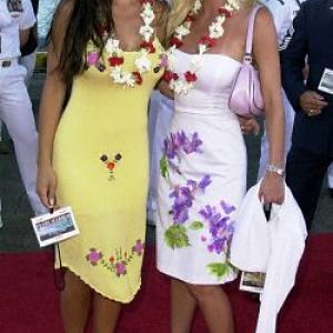 Brande Roderick and Stacy Kamano at event of Perl Harboras 2001