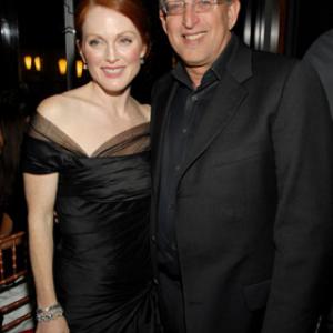 Julianne Moore and Joe Roth at event of Freedomland (2006)
