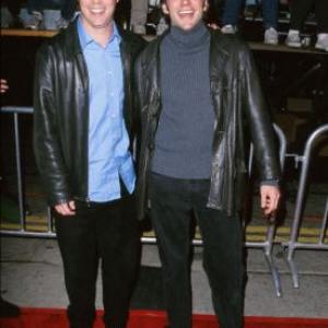 Brad Rowe and Eddie Mills at event of Ir viso Pasaulio negana (1999)