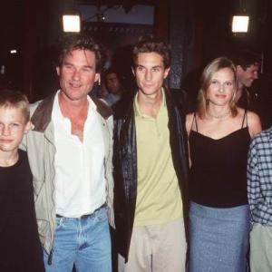 Kurt Russell, Oliver Hudson, Vinessa Shaw and Wyatt Russell at event of Soldier (1998)