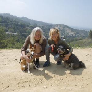 lin, mick garris anubis and lily.....happy bunch!