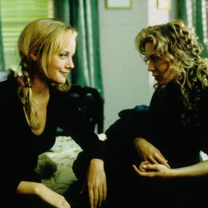 Still of Rene Zellweger and Marley Shelton in The Bachelor 1999