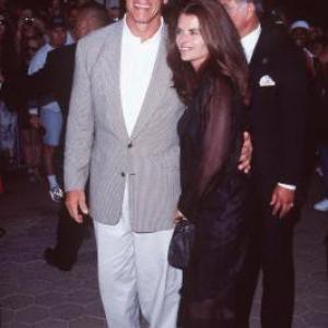 Arnold Schwarzenegger and Maria Shriver at event of Out of Sight 1998