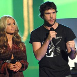 Jessica Simpson and Dane Cook at event of 2006 MTV Movie Awards (2006)
