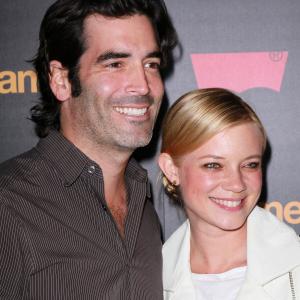 Amy Smart and Carter Oosterhouse at event of Shameless 2011