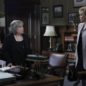 Still of Kathy Bates, Jean Smart and Mark Valley in Harry's Law (2011)