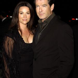 Pierce Brosnan and Keely Shaye Smith at event of Evelyn 2002