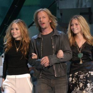 Ashley Olsen, Mary-Kate Olsen and David Spade at event of MTV Video Music Awards 2003 (2003)