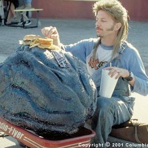 Armed with a mullet hairdo, acid-washed jeans and a superhero attitude, Joe Dirt (David Spade) enjoys the company of his new friend, a 'meteorite' of questionable origins