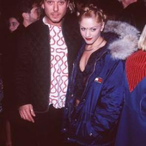 Gwen Stefani at event of Klyksmas: antroji dalis (1997)