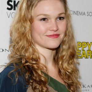 Julia Stiles at event of Happy Tears 2009