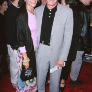 Rachel Ticotin and Peter Strauss at event of Romeo turi mirti 2000