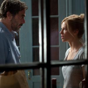 Still of Hilary Swank and Jeffrey Dean Morgan in The Resident (2011)