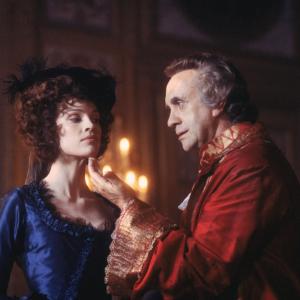 Still of Jonathan Pryce and Hilary Swank in The Affair of the Necklace 2001