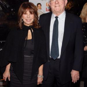Phil Donahue and Marlo Thomas at event of Uzdelsta meile 2006